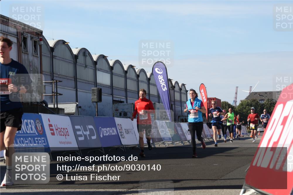 03.10.2025 - Köhlbrandbrückenlauf Luisa Fischer http://msf.ph/oto/9030140 03.10.2025 13:03:46 Ziel 4063, 4274, 4322, 4422, 5414, 5639, 5799, 6025, 6341, 6706 meine-sportfotos.de