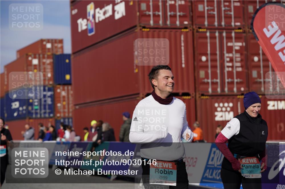 03.10.2025 - Köhlbrandbrückenlauf Michael Burmester http://msf.ph/oto/9030146 03.10.2025 10:35:19 Ziel 2397, 2936 meine-sportfotos.de