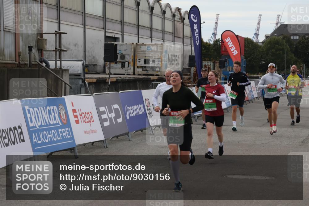 03.10.2025 - Köhlbrandbrückenlauf Julia Fischer http://msf.ph/oto/9030156 03.10.2025 16:10:30 Ziel 7112, 7126, 7139, 7217, 7304, 7384, 7385, 7421, 7543, 7648, 7844, 8097, 9542 meine-sportfotos.de