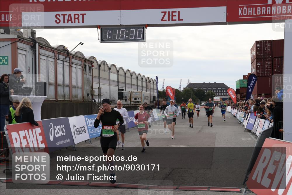 03.10.2025 - Köhlbrandbrückenlauf Julia Fischer http://msf.ph/oto/9030171 03.10.2025 16:10:31 Ziel 7112, 7126, 7139, 7217, 7304, 7384, 7385, 7543, 7648, 7844, 8097, 8798, 9542, 9652 meine-sportfotos.de