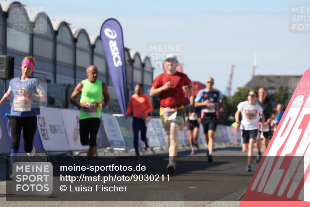03.10.2025 - Köhlbrandbrückenlauf Luisa Fischer http://msf.ph/oto/9030211 03.10.2025 13:03:52 Ziel 4063, 4127, 4274, 4322, 4349, 5098, 5414, 5447, 5639, 5950, 6315, 6341, 6392, 6706 meine-sportfotos.de