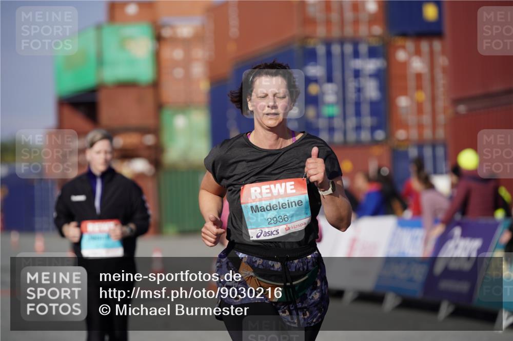03.10.2025 - Köhlbrandbrückenlauf Michael Burmester http://msf.ph/oto/9030216 03.10.2025 10:35:27 Ziel 2232, 2755, 2924, 2936 meine-sportfotos.de
