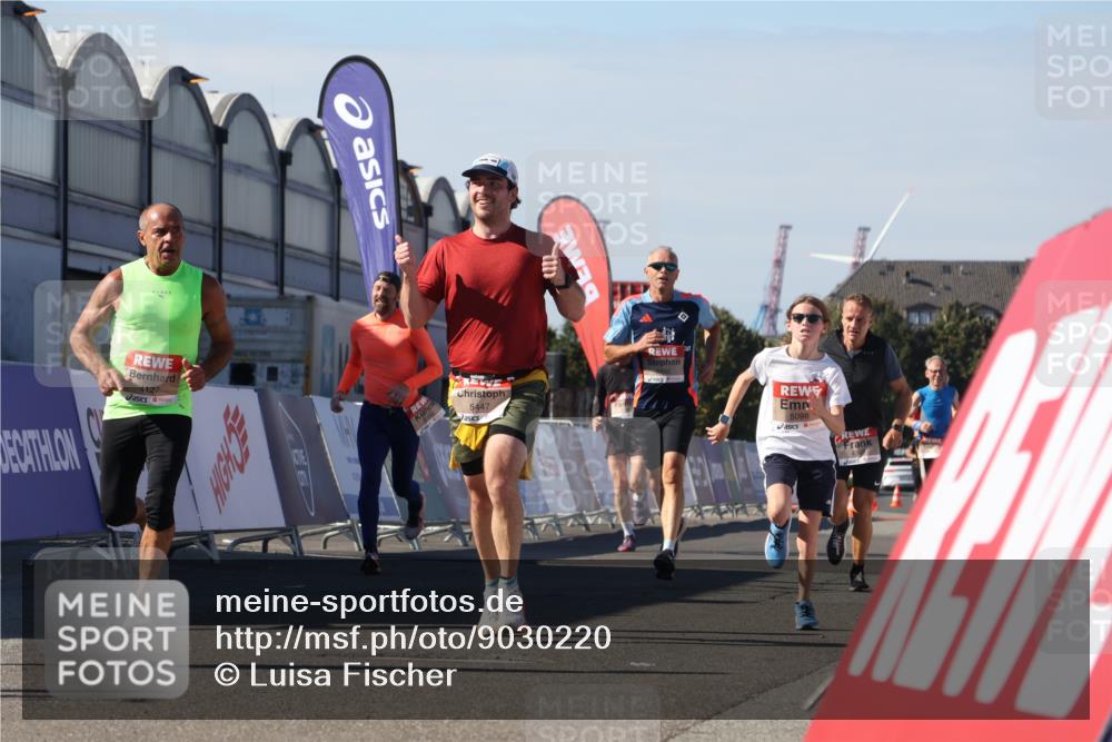 03.10.2025 - Köhlbrandbrückenlauf Luisa Fischer http://msf.ph/oto/9030220 03.10.2025 13:03:52 Ziel 4063, 4127, 4274, 4322, 4349, 5098, 5414, 5447, 5639, 5950, 6315, 6341, 6392, 6706 meine-sportfotos.de