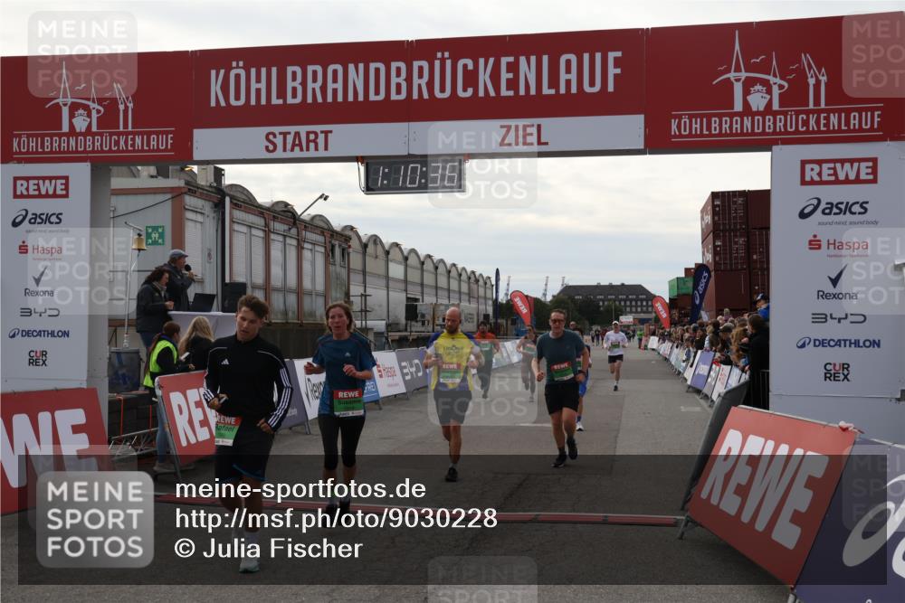 03.10.2025 - Köhlbrandbrückenlauf Julia Fischer http://msf.ph/oto/9030228 03.10.2025 16:10:37 Ziel 7112, 7126, 7384, 7385, 7534, 7543, 7549, 7552, 7562, 7648, 7844, 8153, 8798, 8950, 9652 meine-sportfotos.de
