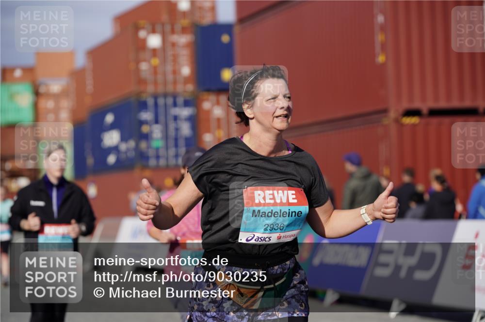 03.10.2025 - Köhlbrandbrückenlauf Michael Burmester http://msf.ph/oto/9030235 03.10.2025 10:35:28 Ziel 2232, 2755, 2924, 2936 meine-sportfotos.de