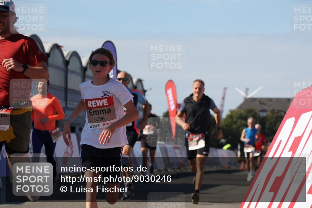 03.10.2025 - Köhlbrandbrückenlauf Luisa Fischer http://msf.ph/oto/9030246 03.10.2025 13:03:54 Ziel 4127, 4322, 4349, 5098, 5414, 5447, 5950, 6315, 6341, 6392, 6706 meine-sportfotos.de