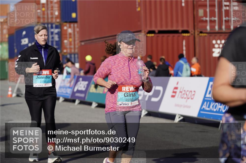 03.10.2025 - Köhlbrandbrückenlauf Michael Burmester http://msf.ph/oto/9030249 03.10.2025 10:35:29 Ziel 2232, 2755, 2924, 2936 meine-sportfotos.de