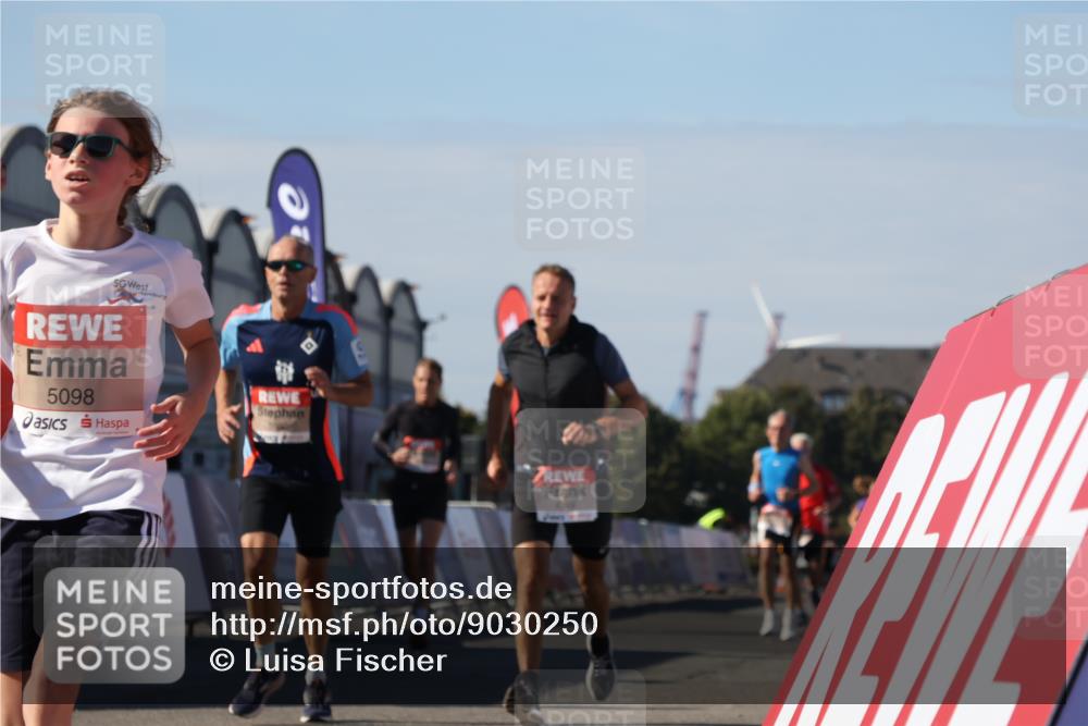 03.10.2025 - Köhlbrandbrückenlauf Luisa Fischer http://msf.ph/oto/9030250 03.10.2025 13:03:55 Ziel 4127, 4322, 4349, 5098, 5414, 5447, 5950, 6315, 6341, 6392, 6706 meine-sportfotos.de