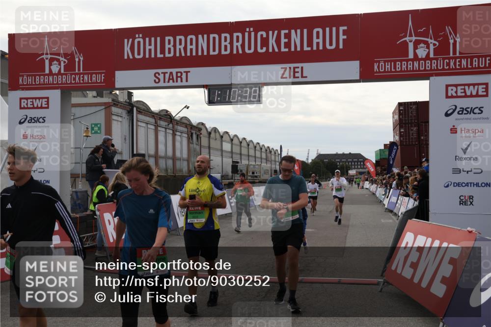 03.10.2025 - Köhlbrandbrückenlauf Julia Fischer http://msf.ph/oto/9030252 03.10.2025 16:10:39 Ziel 7112, 7126, 7384, 7385, 7534, 7543, 7549, 7552, 7562, 7648, 7844, 8153, 8798, 8950, 9652 meine-sportfotos.de