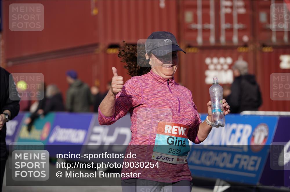 03.10.2025 - Köhlbrandbrückenlauf Michael Burmester http://msf.ph/oto/9030254 03.10.2025 10:35:30 Ziel 2232, 2513, 2755, 2924 meine-sportfotos.de