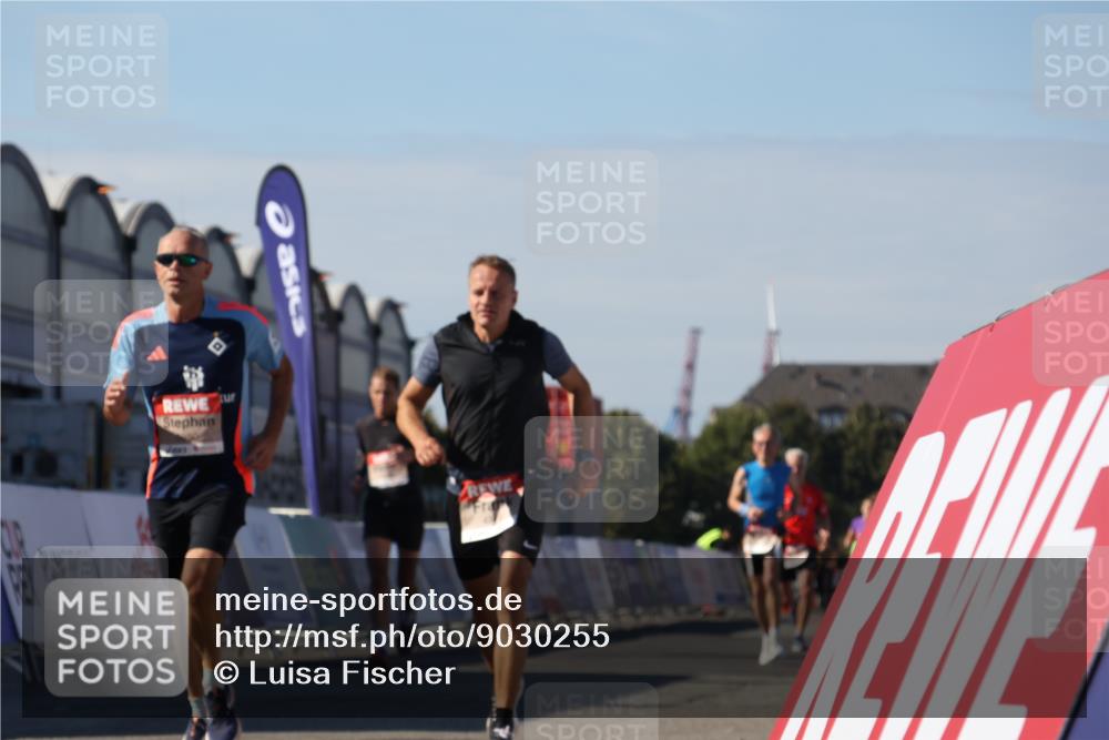 03.10.2025 - Köhlbrandbrückenlauf Luisa Fischer http://msf.ph/oto/9030255 03.10.2025 13:03:55 Ziel 4127, 4322, 4349, 5098, 5414, 5447, 5950, 6315, 6341, 6392, 6706 meine-sportfotos.de