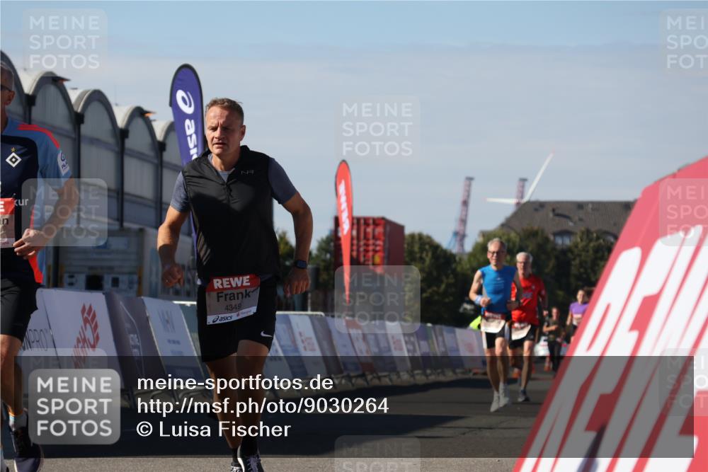 03.10.2025 - Köhlbrandbrückenlauf Luisa Fischer http://msf.ph/oto/9030264 03.10.2025 13:03:56 Ziel 4127, 4322, 4349, 5098, 5414, 5447, 5950, 5958, 6315, 6341, 6392, 6706 meine-sportfotos.de