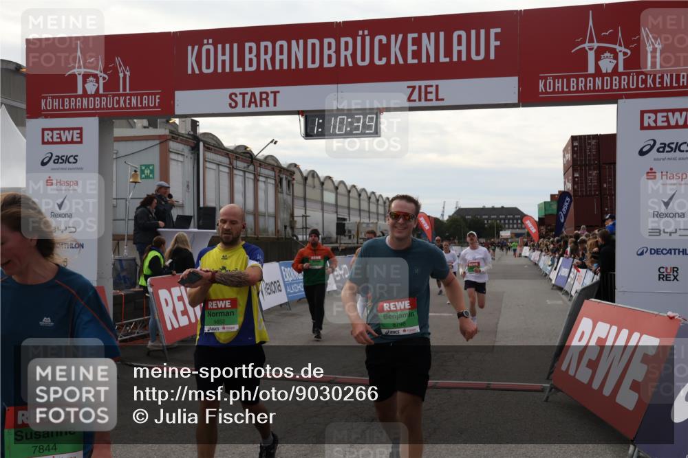 03.10.2025 - Köhlbrandbrückenlauf Julia Fischer http://msf.ph/oto/9030266 03.10.2025 16:10:40 Ziel 7112, 7126, 7384, 7385, 7534, 7543, 7549, 7552, 7562, 7648, 7844, 8153, 8798, 8950, 9652 meine-sportfotos.de