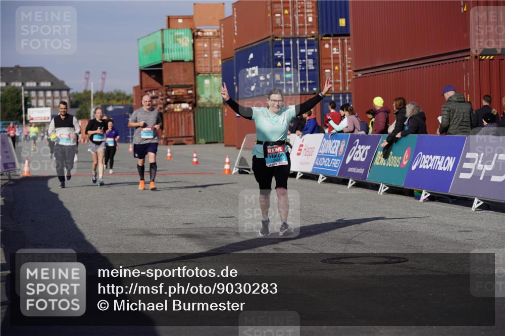 03.10.2025 - Köhlbrandbrückenlauf Michael Burmester http://msf.ph/oto/9030283 03.10.2025 10:35:33 Ziel 1729, 2513, 2558, 2924 meine-sportfotos.de