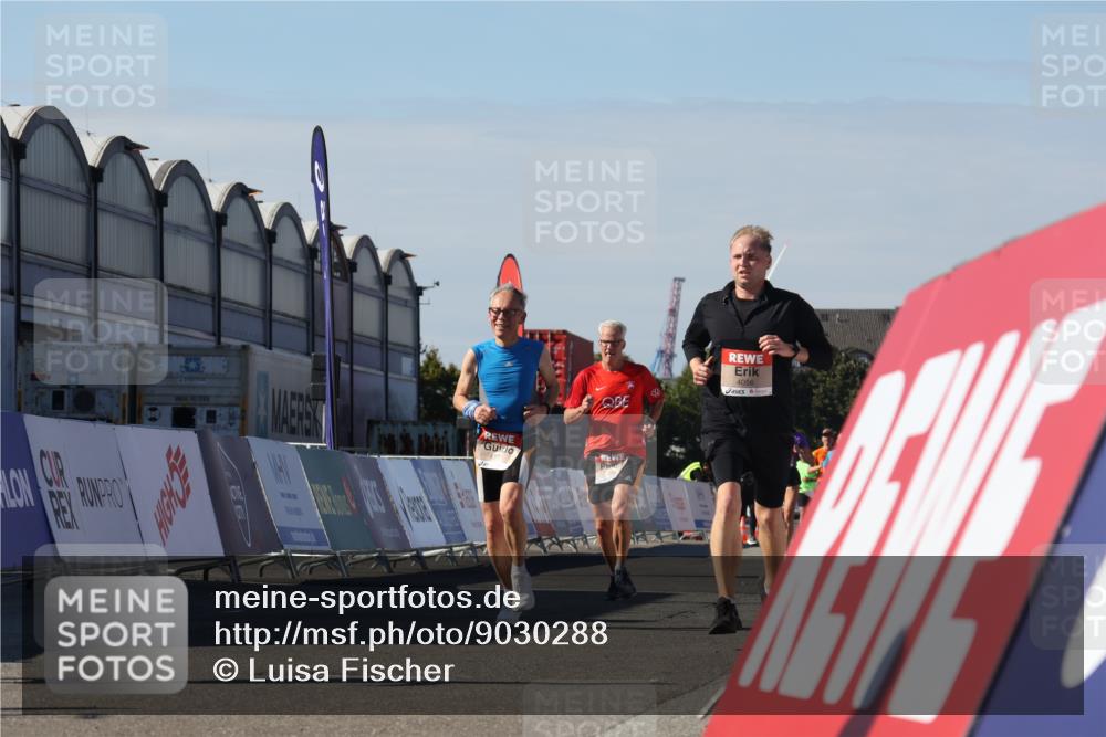 03.10.2025 - Köhlbrandbrückenlauf Luisa Fischer http://msf.ph/oto/9030288 03.10.2025 13:03:59 Ziel 4056, 4127, 4349, 4372, 4480, 5098, 5414, 5447, 5950, 5958, 6315, 6341, 6392, 6706 meine-sportfotos.de
