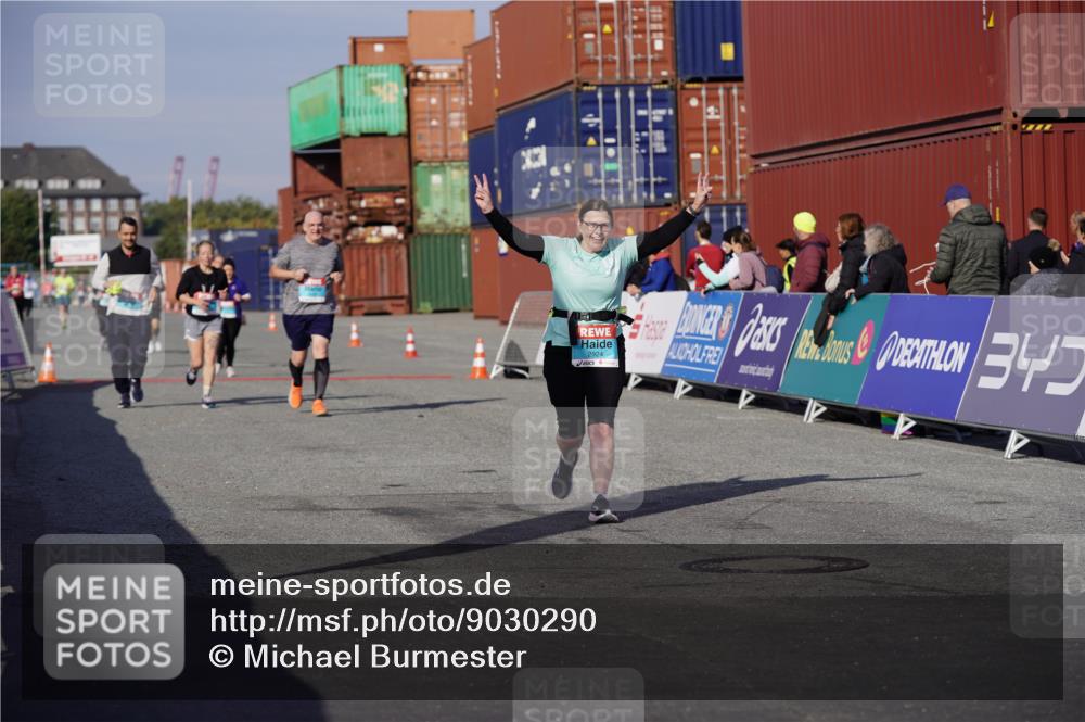 03.10.2025 - Köhlbrandbrückenlauf Michael Burmester http://msf.ph/oto/9030290 03.10.2025 10:35:33 Ziel 1729, 2513, 2558, 2924 meine-sportfotos.de