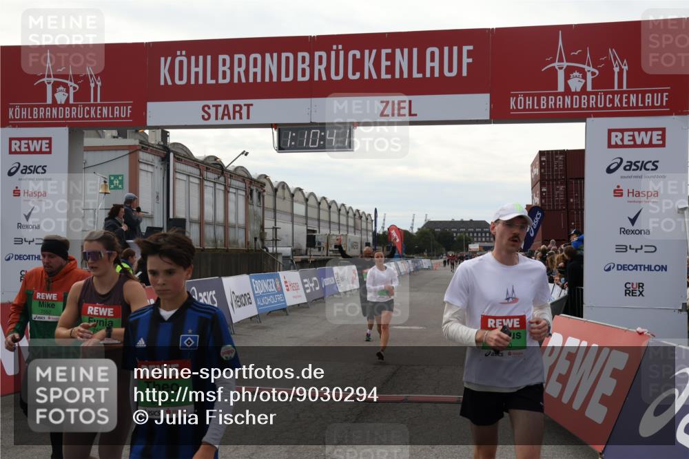 03.10.2025 - Köhlbrandbrückenlauf Julia Fischer http://msf.ph/oto/9030294 03.10.2025 16:10:42 Ziel 7112, 7126, 7384, 7385, 7534, 7543, 7549, 7552, 7562, 7844, 8153, 8798, 8950, 9652 meine-sportfotos.de