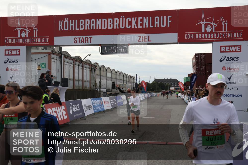 03.10.2025 - Köhlbrandbrückenlauf Julia Fischer http://msf.ph/oto/9030296 03.10.2025 16:10:42 Ziel 7112, 7126, 7384, 7385, 7534, 7543, 7549, 7552, 7562, 7844, 8153, 8798, 8950, 9652 meine-sportfotos.de