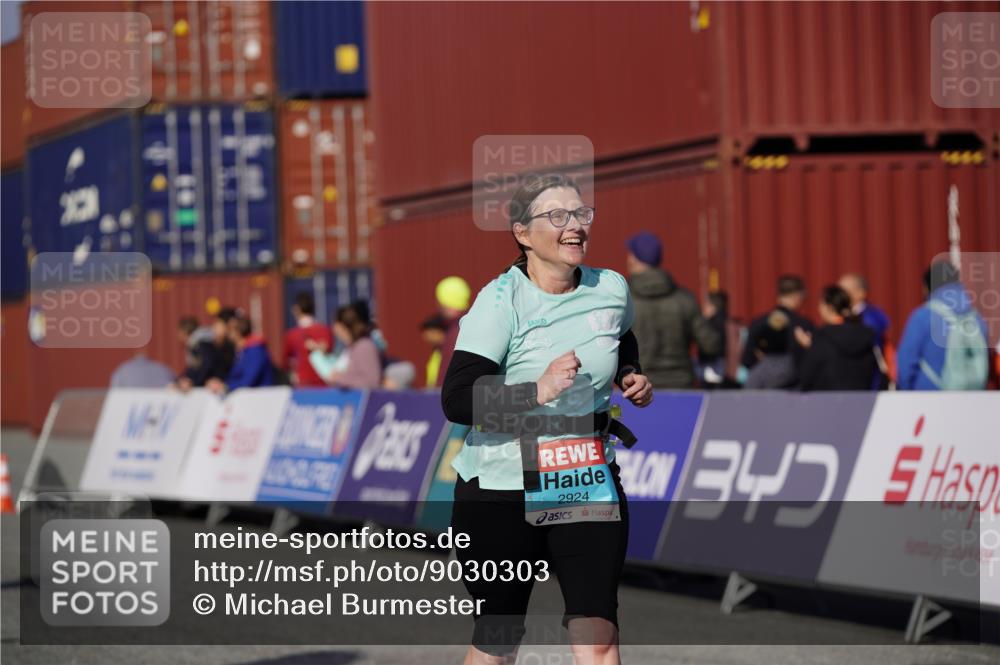 03.10.2025 - Köhlbrandbrückenlauf Michael Burmester http://msf.ph/oto/9030303 03.10.2025 10:35:35 Ziel 1729, 2474, 2513, 2558, 2924 meine-sportfotos.de