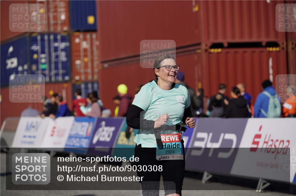 03.10.2025 - Köhlbrandbrückenlauf Michael Burmester http://msf.ph/oto/9030308 03.10.2025 10:35:35 Ziel 1729, 2474, 2513, 2558, 2924 meine-sportfotos.de