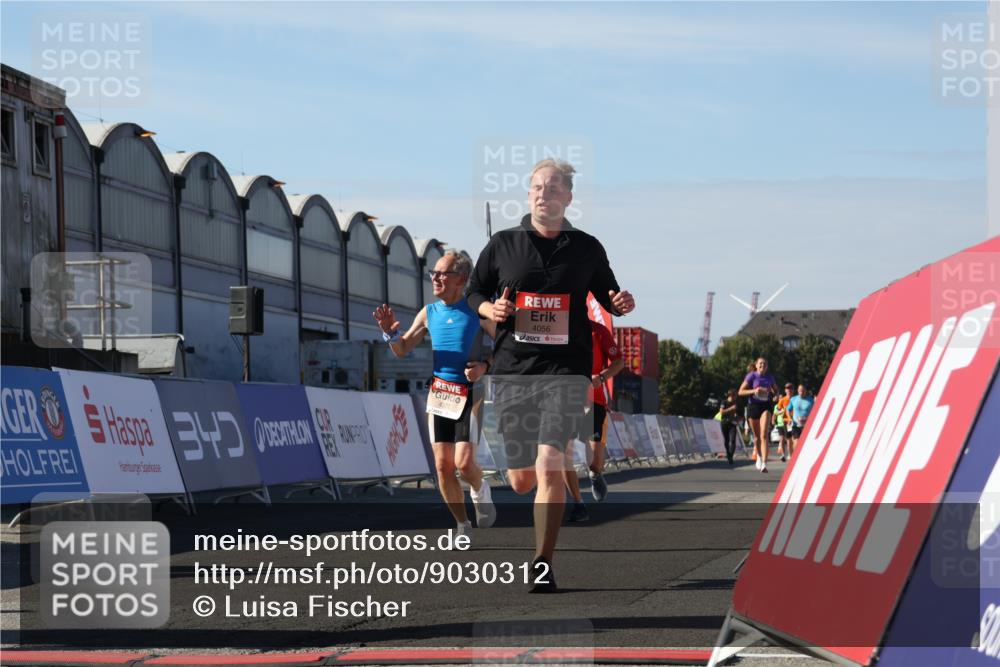 03.10.2025 - Köhlbrandbrückenlauf Luisa Fischer http://msf.ph/oto/9030312 03.10.2025 13:04:01 Ziel 4056, 4127, 4349, 4372, 4480, 5098, 5414, 5447, 5950, 5958, 6315, 6392 meine-sportfotos.de