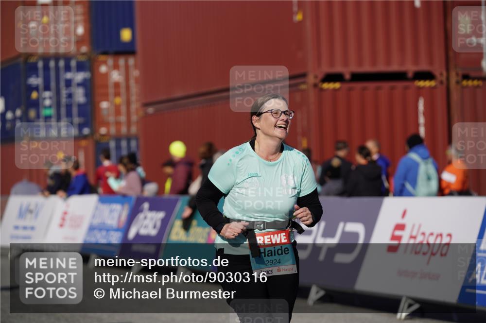 03.10.2025 - Köhlbrandbrückenlauf Michael Burmester http://msf.ph/oto/9030316 03.10.2025 10:35:35 Ziel 1729, 2474, 2513, 2558, 2924 meine-sportfotos.de