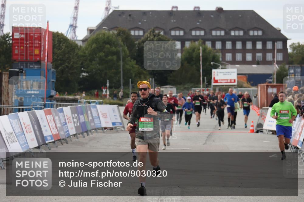 03.10.2025 - Köhlbrandbrückenlauf Julia Fischer http://msf.ph/oto/9030320 03.10.2025 16:10:49 Ziel 7534, 7549, 7552, 7562, 8950, 9169 meine-sportfotos.de