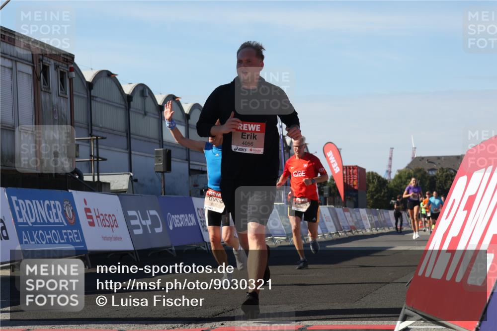 03.10.2025 - Köhlbrandbrückenlauf Luisa Fischer http://msf.ph/oto/9030321 03.10.2025 13:04:02 Ziel 4056, 4127, 4349, 4372, 4480, 5098, 5414, 5447, 5950, 5958, 6315, 6392 meine-sportfotos.de