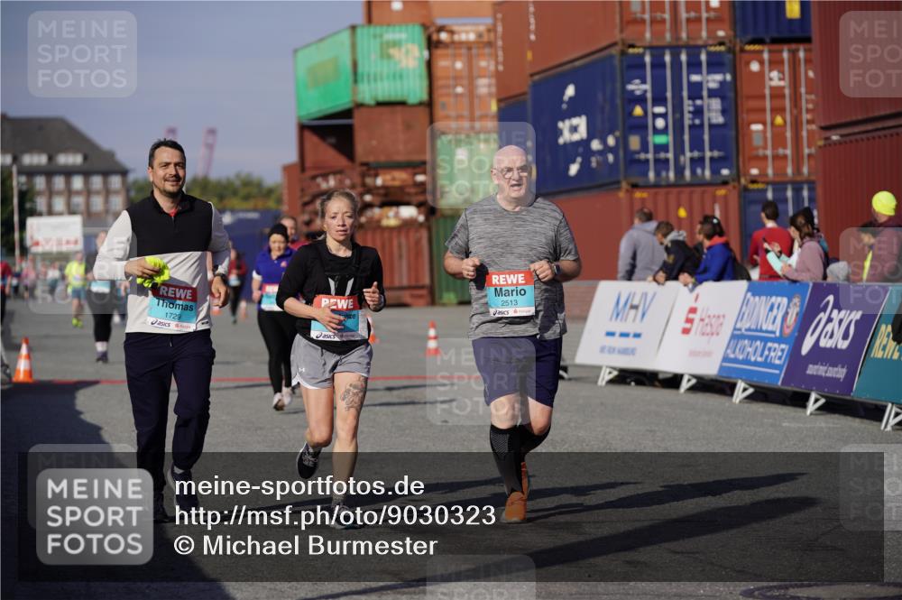 03.10.2025 - Köhlbrandbrückenlauf Michael Burmester http://msf.ph/oto/9030323 03.10.2025 10:35:38 Ziel 1729, 2148, 2418, 2474, 2513, 2558, 2924 meine-sportfotos.de