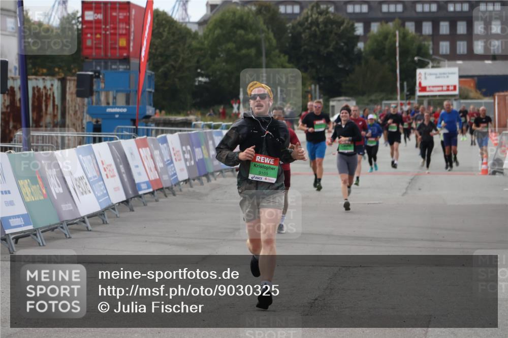 03.10.2025 - Köhlbrandbrückenlauf Julia Fischer http://msf.ph/oto/9030325 03.10.2025 16:10:50 Ziel 7534, 7549, 7552, 8950, 9169 meine-sportfotos.de