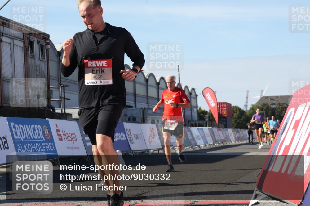 03.10.2025 - Köhlbrandbrückenlauf Luisa Fischer http://msf.ph/oto/9030332 03.10.2025 13:04:02 Ziel 4056, 4127, 4349, 4372, 4480, 5098, 5414, 5447, 5950, 5958, 6315, 6392 meine-sportfotos.de