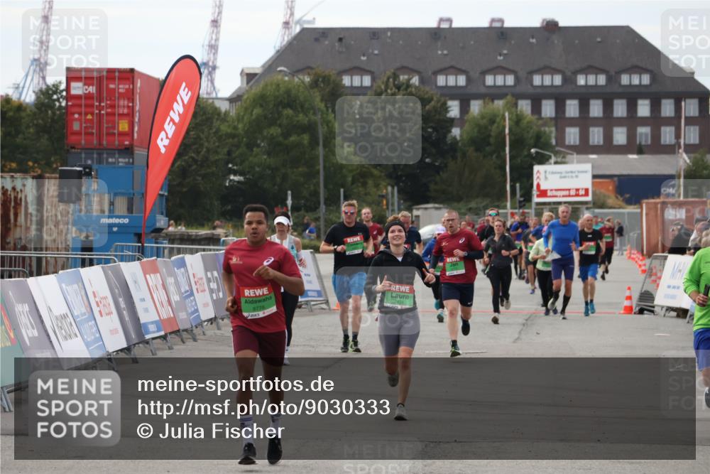 03.10.2025 - Köhlbrandbrückenlauf Julia Fischer http://msf.ph/oto/9030333 03.10.2025 16:10:54 Ziel 7834, 8776, 9169 meine-sportfotos.de