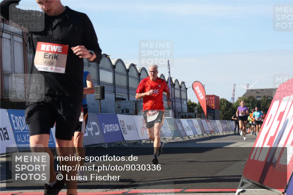 03.10.2025 - Köhlbrandbrückenlauf Luisa Fischer http://msf.ph/oto/9030336 03.10.2025 13:04:03 Ziel 4056, 4127, 4349, 4372, 4480, 5098, 5447, 5950, 5958, 6315, 6392 meine-sportfotos.de