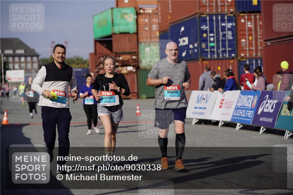 03.10.2025 - Köhlbrandbrückenlauf Michael Burmester http://msf.ph/oto/9030338 03.10.2025 10:35:38 Ziel 1729, 2148, 2418, 2474, 2513, 2558, 2924 meine-sportfotos.de