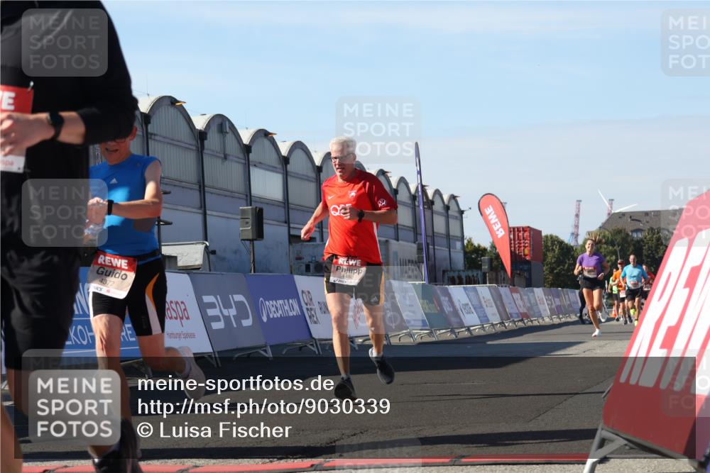 03.10.2025 - Köhlbrandbrückenlauf Luisa Fischer http://msf.ph/oto/9030339 03.10.2025 13:04:03 Ziel 4056, 4127, 4349, 4372, 4480, 5098, 5447, 5950, 5958, 6315, 6392 meine-sportfotos.de