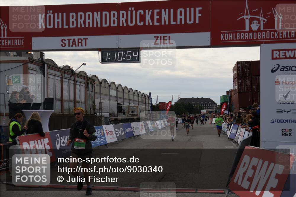 03.10.2025 - Köhlbrandbrückenlauf Julia Fischer http://msf.ph/oto/9030340 03.10.2025 16:10:55 Ziel 7226, 7834, 8776, 9169 meine-sportfotos.de