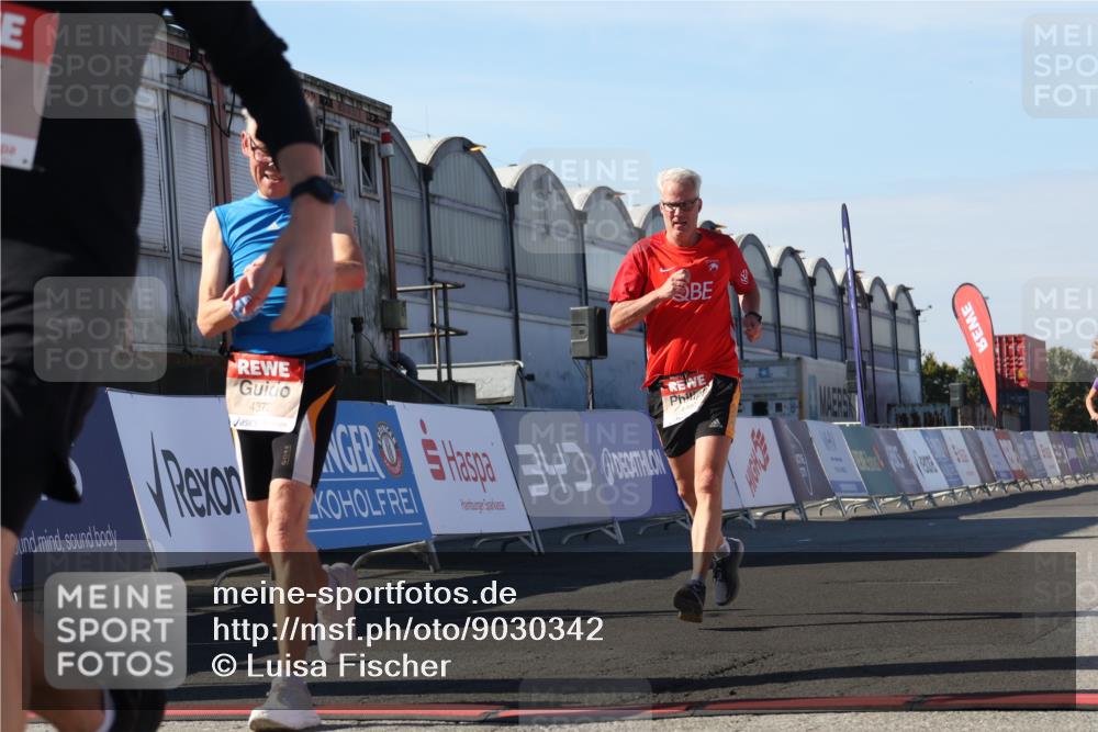 03.10.2025 - Köhlbrandbrückenlauf Luisa Fischer http://msf.ph/oto/9030342 03.10.2025 13:04:03 Ziel 4056, 4127, 4349, 4372, 4480, 5098, 5447, 5950, 5958, 6315, 6392 meine-sportfotos.de