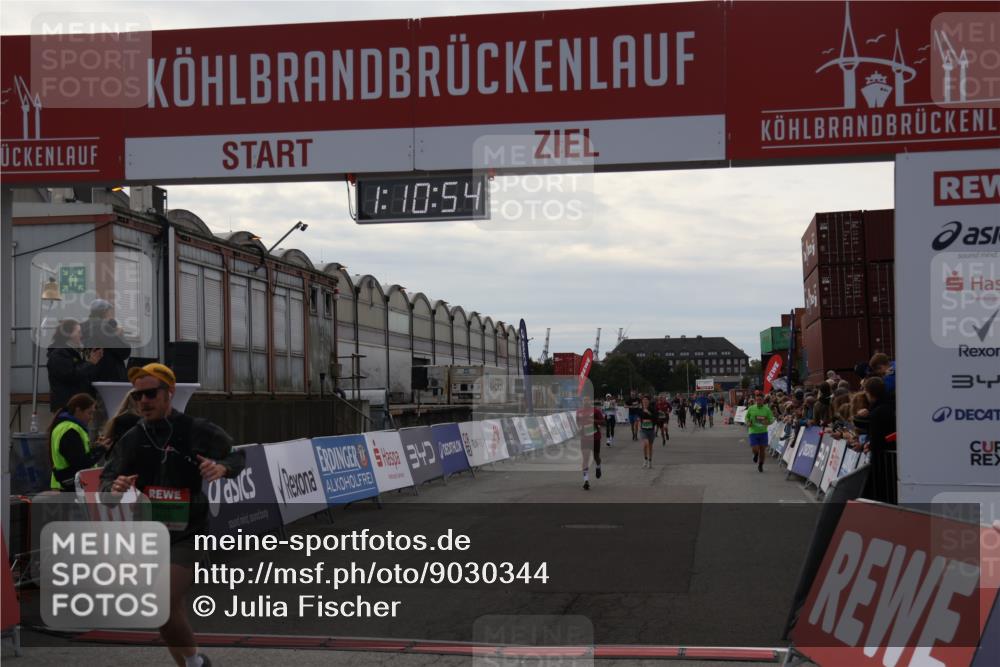 03.10.2025 - Köhlbrandbrückenlauf Julia Fischer http://msf.ph/oto/9030344 03.10.2025 16:10:55 Ziel 7226, 7834, 8776, 9169 meine-sportfotos.de