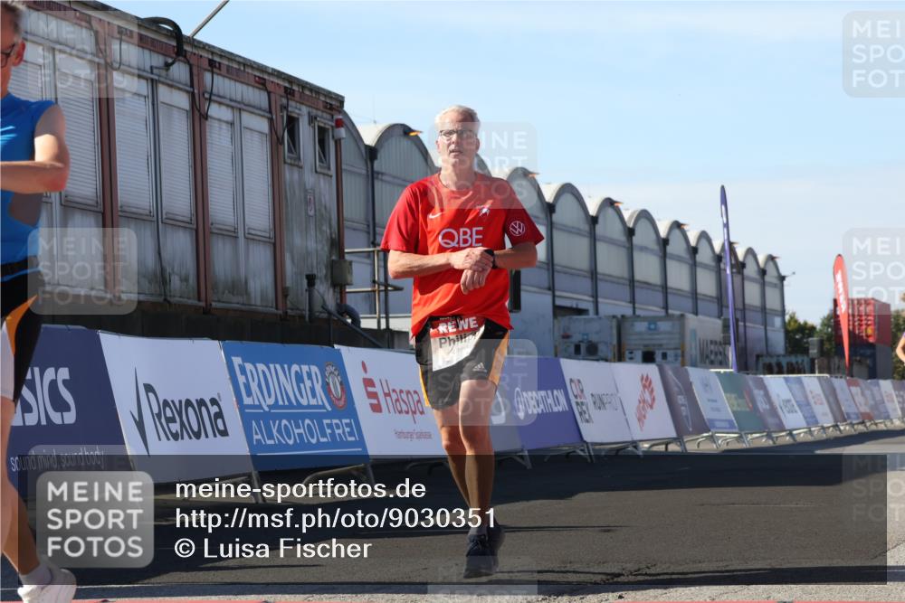 03.10.2025 - Köhlbrandbrückenlauf Luisa Fischer http://msf.ph/oto/9030351 03.10.2025 13:04:04 Ziel 4056, 4127, 4349, 4372, 4480, 5098, 5447, 5721, 5950, 5958, 6315, 6392 meine-sportfotos.de