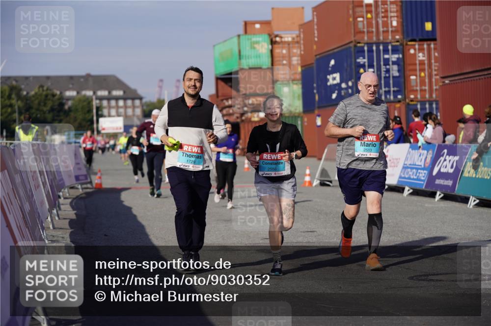 03.10.2025 - Köhlbrandbrückenlauf Michael Burmester http://msf.ph/oto/9030352 03.10.2025 10:35:39 Ziel 1729, 2148, 2418, 2474, 2513, 2558, 2924 meine-sportfotos.de