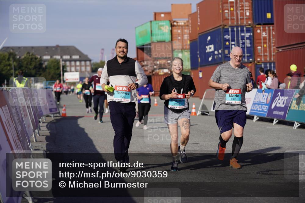 03.10.2025 - Köhlbrandbrückenlauf Michael Burmester http://msf.ph/oto/9030359 03.10.2025 10:35:39 Ziel 1729, 2148, 2418, 2474, 2513, 2558, 2924 meine-sportfotos.de