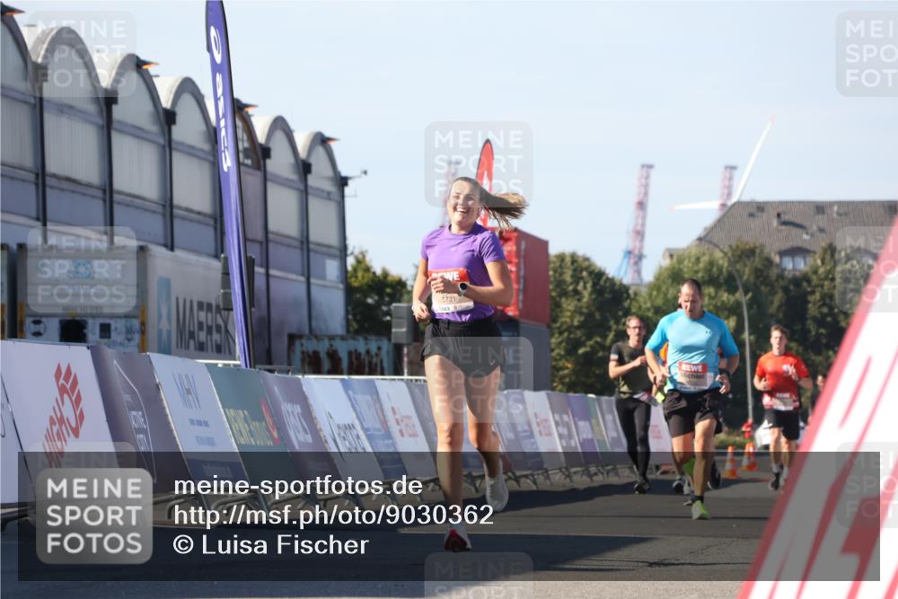 03.10.2025 - Köhlbrandbrückenlauf Luisa Fischer http://msf.ph/oto/9030362 03.10.2025 13:04:06 Ziel 4056, 4127, 4349, 4372, 4480, 5721, 5950, 5958, 6392 meine-sportfotos.de