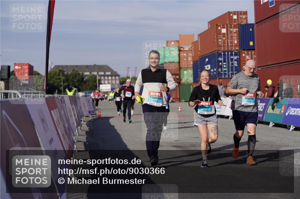 03.10.2025 - Köhlbrandbrückenlauf Michael Burmester http://msf.ph/oto/9030366 03.10.2025 10:35:39 Ziel 1729, 2148, 2418, 2474, 2513, 2558, 2924 meine-sportfotos.de