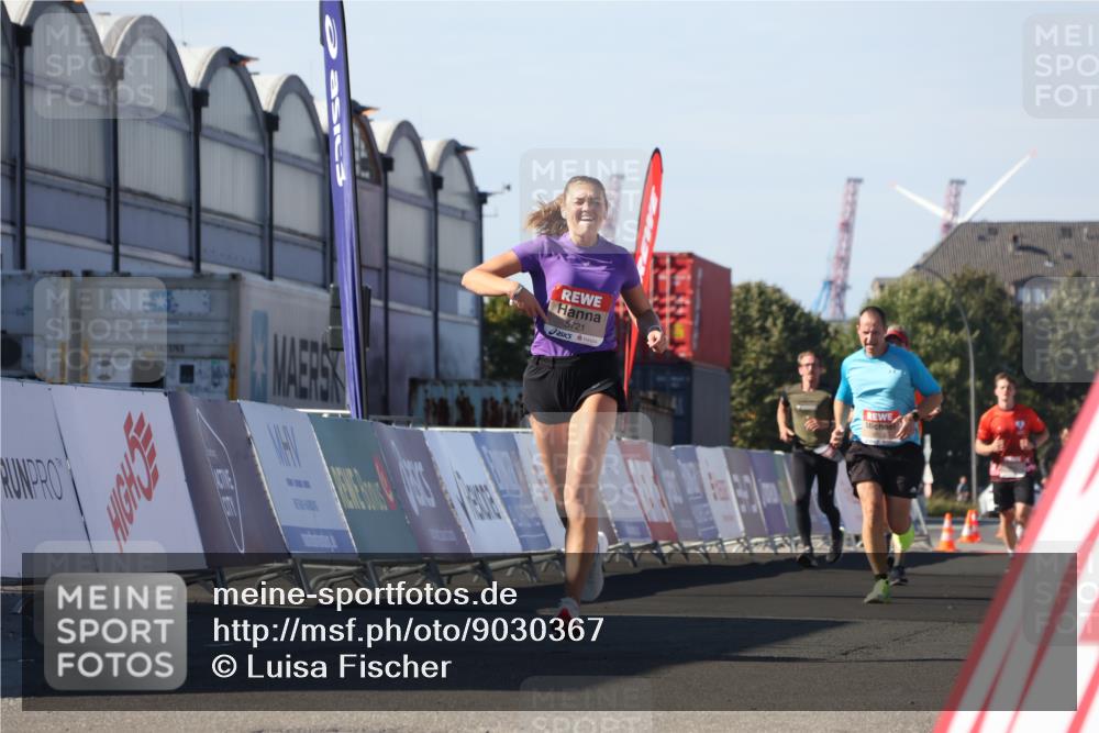 03.10.2025 - Köhlbrandbrückenlauf Luisa Fischer http://msf.ph/oto/9030367 03.10.2025 13:04:06 Ziel 4056, 4127, 4349, 4372, 4480, 5721, 5950, 5958, 6392 meine-sportfotos.de