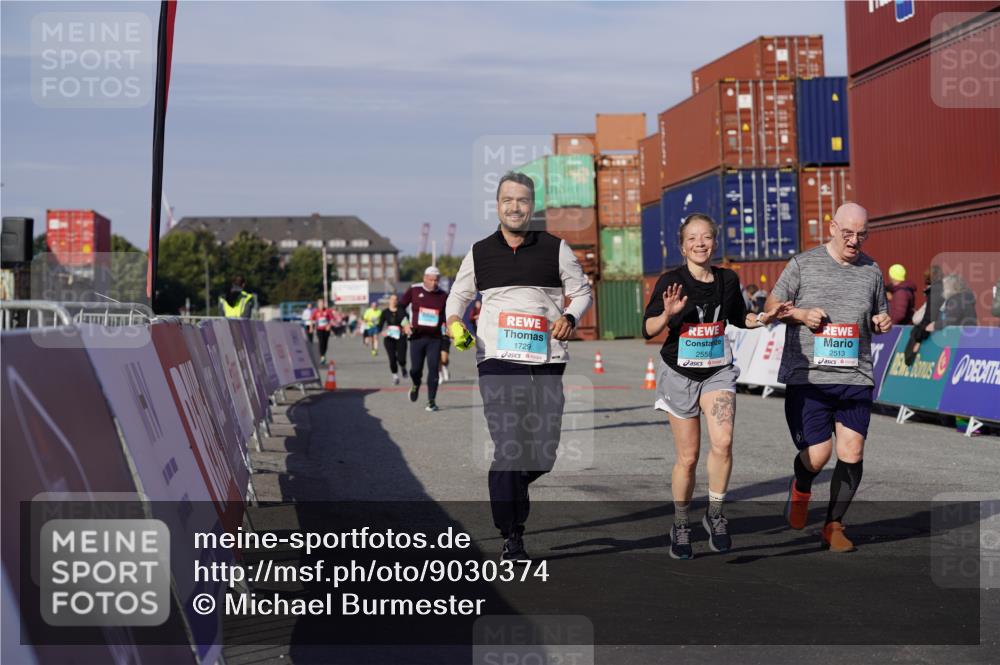 03.10.2025 - Köhlbrandbrückenlauf Michael Burmester http://msf.ph/oto/9030374 03.10.2025 10:35:40 Ziel 1729, 2148, 2418, 2474, 2513, 2558 meine-sportfotos.de