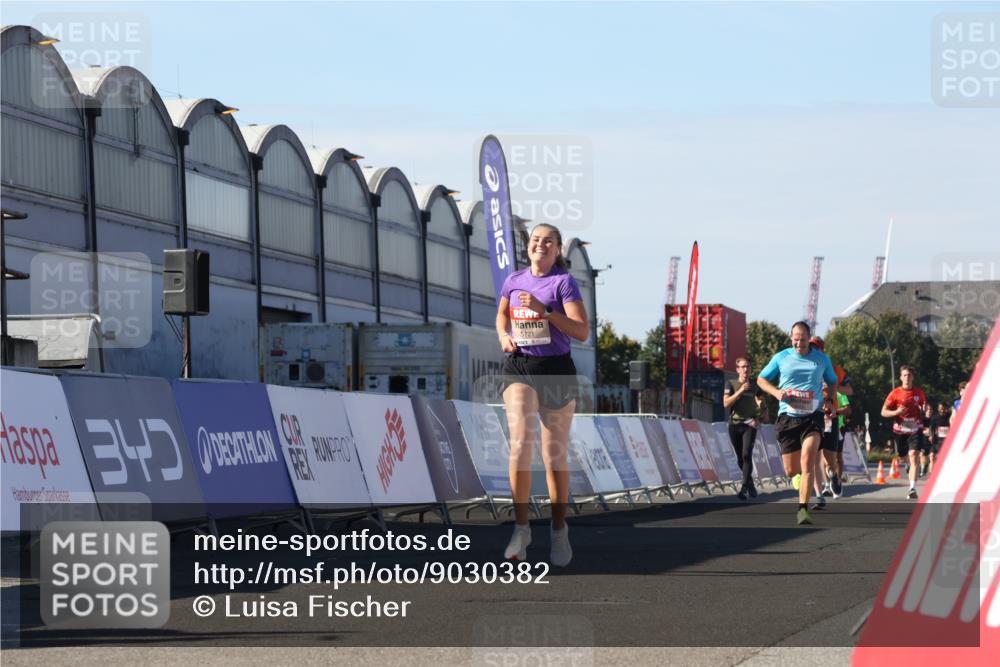 03.10.2025 - Köhlbrandbrückenlauf Luisa Fischer http://msf.ph/oto/9030382 03.10.2025 13:04:07 Ziel 4056, 4349, 4372, 4480, 5721, 5950, 5958, 6392 meine-sportfotos.de