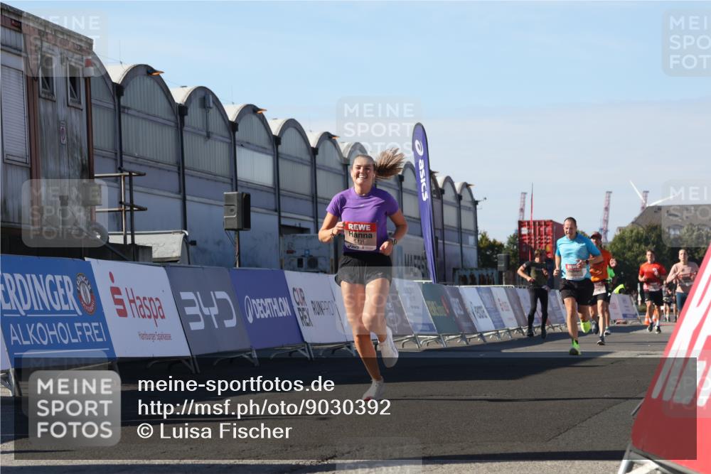 03.10.2025 - Köhlbrandbrückenlauf Luisa Fischer http://msf.ph/oto/9030392 03.10.2025 13:04:08 Ziel 4056, 4349, 4372, 4480, 5721, 5950, 5958, 6392, 6523 meine-sportfotos.de