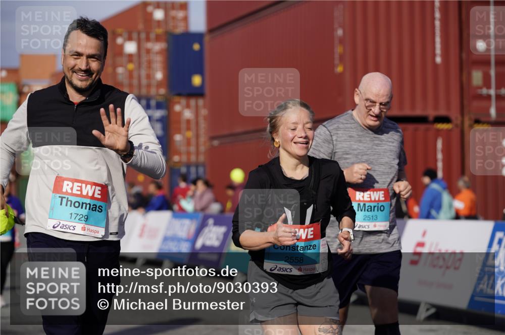 03.10.2025 - Köhlbrandbrückenlauf Michael Burmester http://msf.ph/oto/9030393 03.10.2025 10:35:41 Ziel 1729, 2148, 2418, 2474, 2513, 2558 meine-sportfotos.de