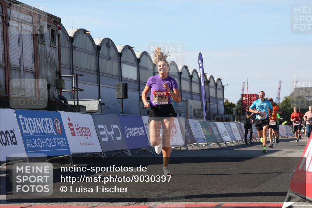 03.10.2025 - Köhlbrandbrückenlauf Luisa Fischer http://msf.ph/oto/9030397 03.10.2025 13:04:08 Ziel 4056, 4349, 4372, 4480, 5721, 5950, 5958, 6392, 6523 meine-sportfotos.de