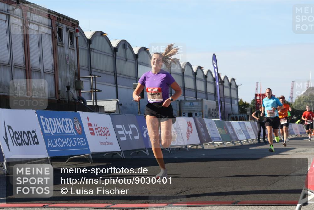 03.10.2025 - Köhlbrandbrückenlauf Luisa Fischer http://msf.ph/oto/9030401 03.10.2025 13:04:09 Ziel 4056, 4372, 4480, 5721, 5958, 6523 meine-sportfotos.de